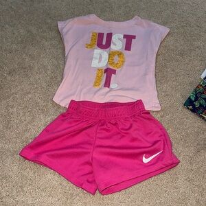 Girls Nike shorts and shirt set size 5